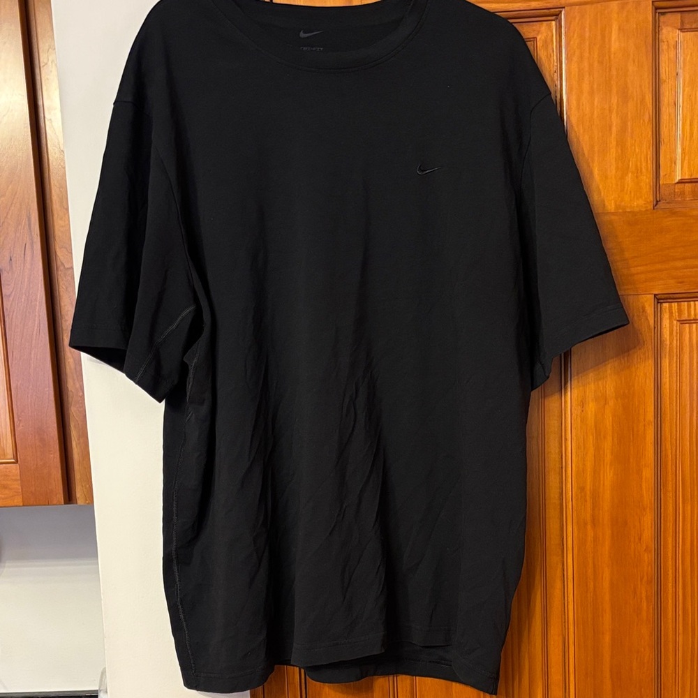 Nike PRIMARY Men's Black T-Shirt